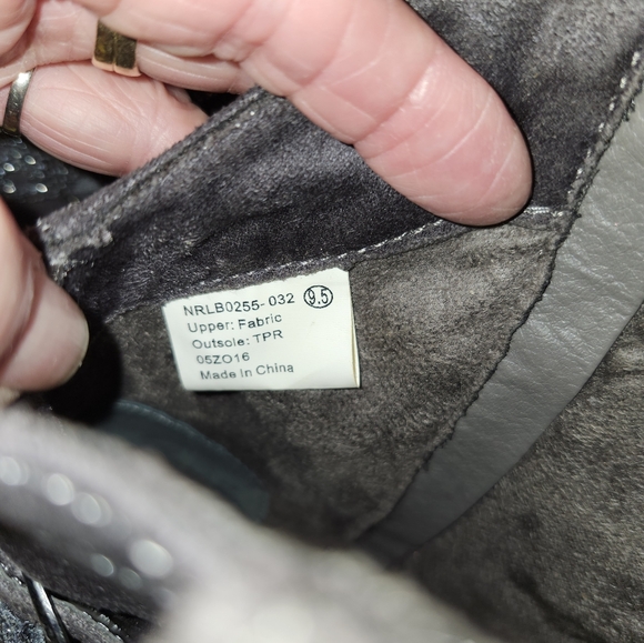 Like New Fashion Ankle Booties - Picture 5 of 9